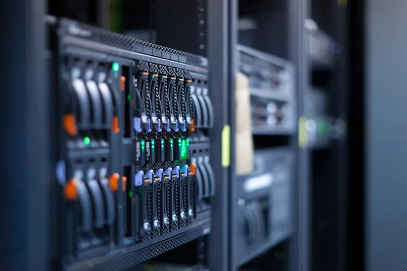 Serverraum - CryptChain IT-Infrastruktur